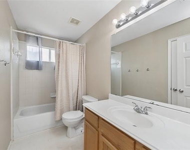 5909 Vineyard Lane - Photo Thumbnail 20