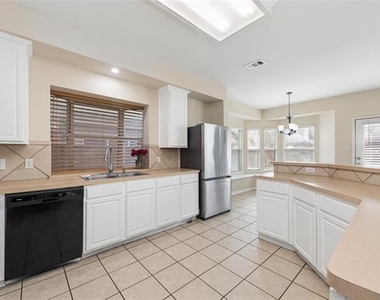 5909 Vineyard Lane - Photo Thumbnail 6