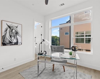 723 W 10th Street - Photo Thumbnail 23