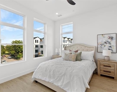 723 W 10th Street - Photo Thumbnail 20