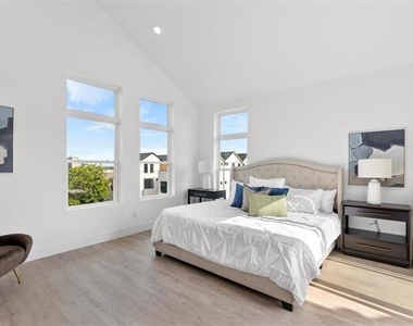 723 W 10th Street - Photo Thumbnail 28