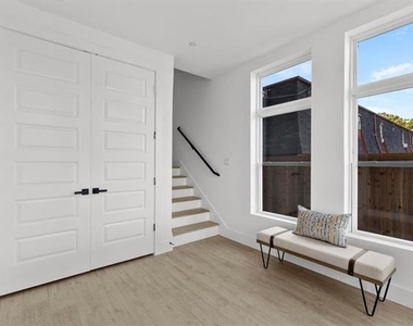 723 W 10th Street - Photo Thumbnail 3