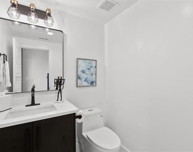 723 W 10th Street - Photo Thumbnail 10