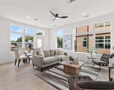 723 W 10th Street - Photo Thumbnail 14