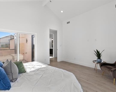 723 W 10th Street - Photo Thumbnail 26