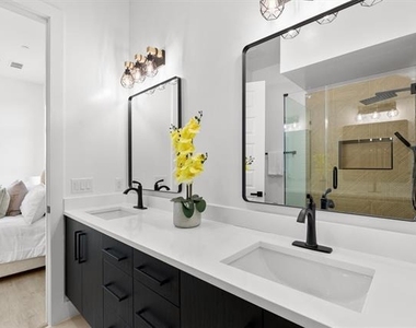 723 W 10th Street - Photo Thumbnail 21