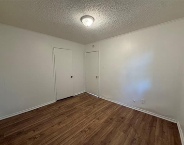 4914 Donnelly Avenue - Photo Thumbnail 7