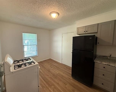 4914 Donnelly Avenue - Photo Thumbnail 2