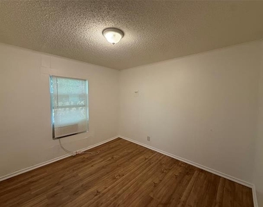 4914 Donnelly Avenue - Photo Thumbnail 8