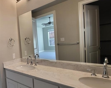 1508 Hamlisch Avenue - Photo Thumbnail 12