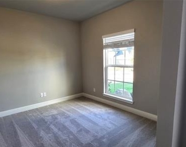 1508 Hamlisch Avenue - Photo Thumbnail 4