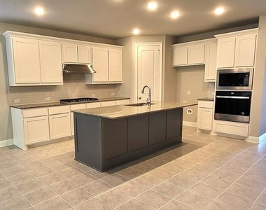 1508 Hamlisch Avenue - Photo Thumbnail 5