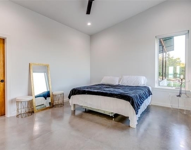 245 Lake House - Photo Thumbnail 16