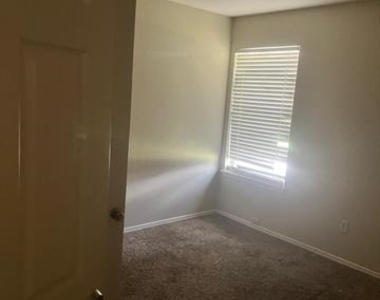 6002 Rising Meadow Drive - Photo Thumbnail 10