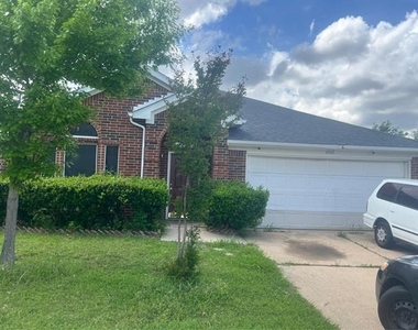 6002 Rising Meadow Drive - Photo Thumbnail 5