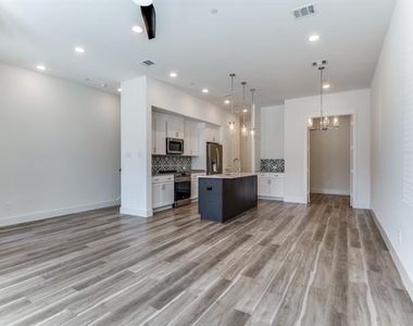 804 Eaglescliffe Landing - Photo Thumbnail 8