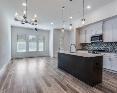 804 Eaglescliffe Landing - Photo Thumbnail 2