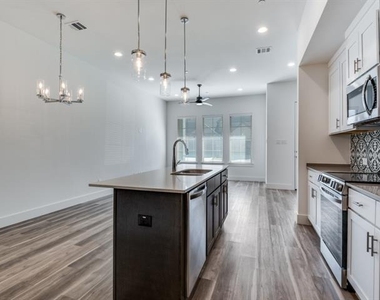 804 Eaglescliffe Landing - Photo Thumbnail 6