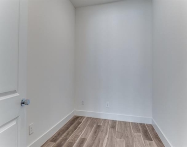 804 Eaglescliffe Landing - Photo Thumbnail 19
