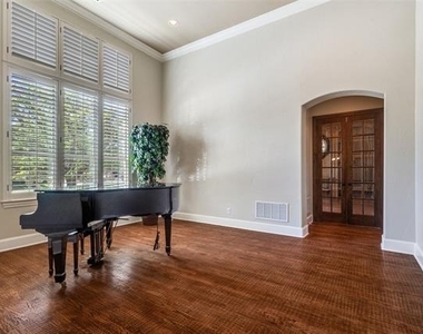 901 Sandy Trail - Photo Thumbnail 7