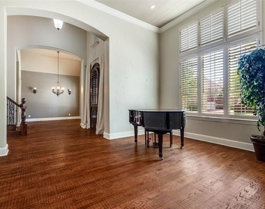 901 Sandy Trail - Photo Thumbnail 6