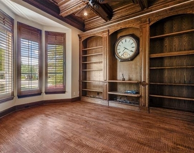 901 Sandy Trail - Photo Thumbnail 8
