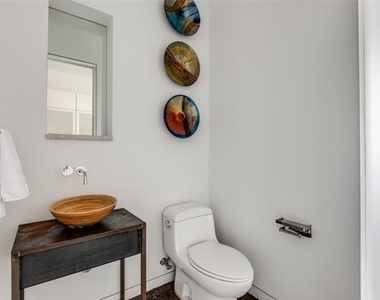 2430 Victory Park Lane - Photo Thumbnail 21