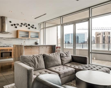 2430 Victory Park Lane - Photo Thumbnail 8