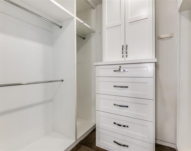 2430 Victory Park Lane - Photo Thumbnail 20