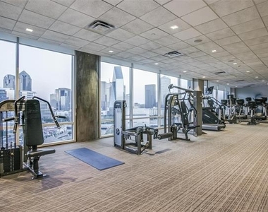 2430 Victory Park Lane - Photo Thumbnail 28