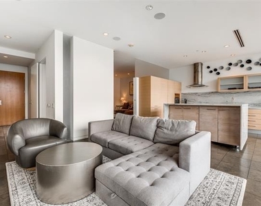 2430 Victory Park Lane - Photo Thumbnail 6