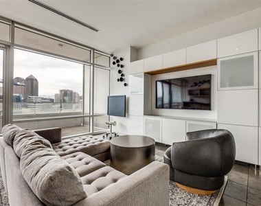 2430 Victory Park Lane - Photo Thumbnail 4