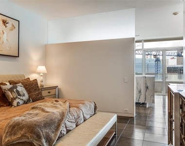 2430 Victory Park Lane - Photo Thumbnail 17