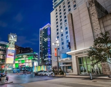 2430 Victory Park Lane - Photo Thumbnail 29