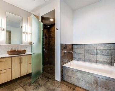 2430 Victory Park Lane - Photo Thumbnail 19