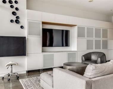 2430 Victory Park Lane - Photo Thumbnail 7