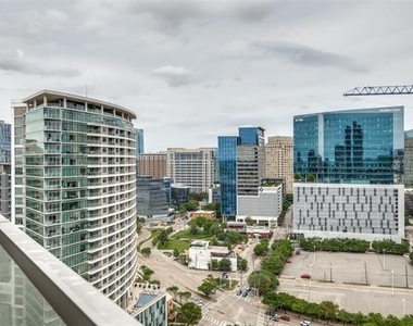 2430 Victory Park Lane - Photo Thumbnail 24