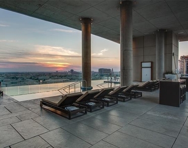 2430 Victory Park Lane - Photo Thumbnail 26
