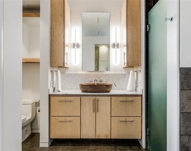 2430 Victory Park Lane - Photo Thumbnail 18