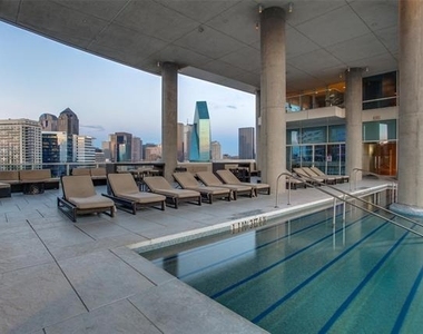 2430 Victory Park Lane - Photo Thumbnail 27