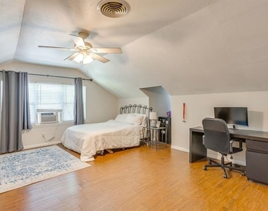 2809 Benbrook Boulevard - Photo Thumbnail 14