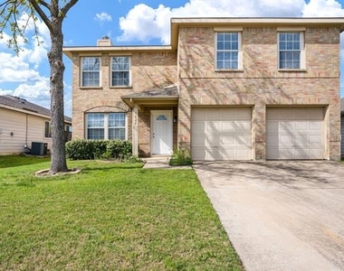 1626 White Oak Drive - Photo Thumbnail 2