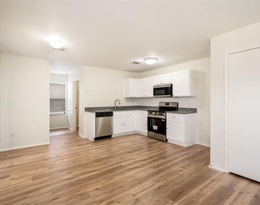 1626 White Oak Drive - Photo Thumbnail 7
