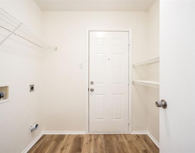 1626 White Oak Drive - Photo Thumbnail 5