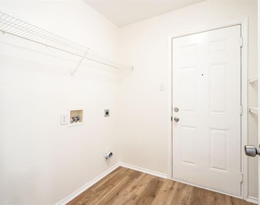 1626 White Oak Drive - Photo Thumbnail 4