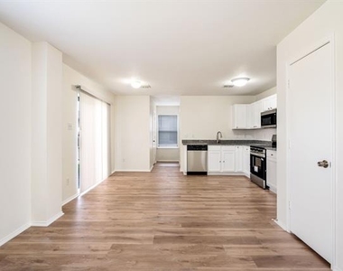 1626 White Oak Drive - Photo Thumbnail 6