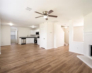1626 White Oak Drive - Photo Thumbnail 3