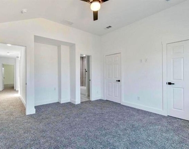 2113 Wright Street - Photo Thumbnail 7