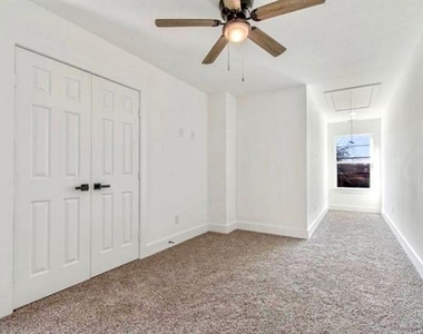 2113 Wright Street - Photo Thumbnail 5