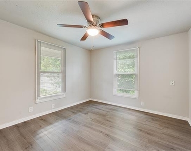 821 Bond Street - Photo Thumbnail 8